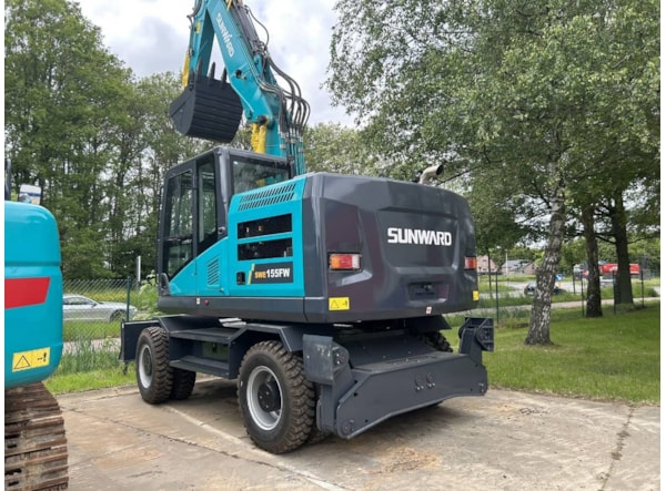 Excavator pe roti SUNWARD  SWE 155 FW cu stabilizatori de vanzare